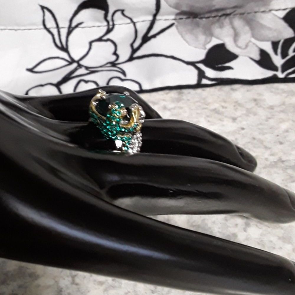 NIB Frog Ring Emerald & Crystal Cocktail, Statement Ring - Picture 3 of 7